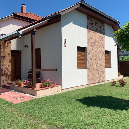 Laszlo Nyaralohaz Balatonfenyves Exterior photo