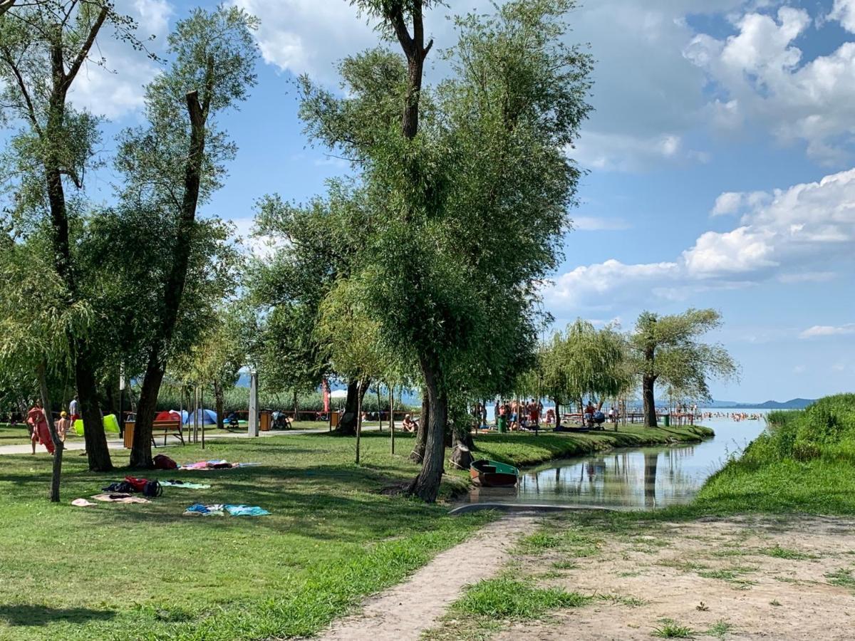 Laszlo Nyaralohaz Balatonfenyves Exterior photo